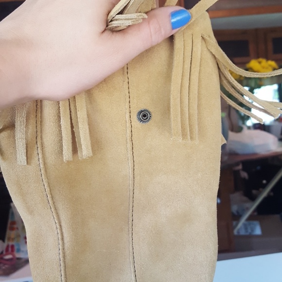 Minnetonka Tan Boots - Picture 3 of 4